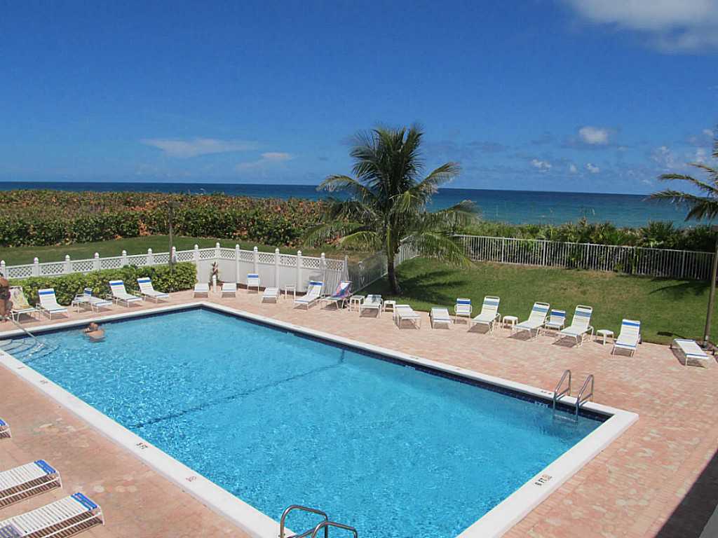 Island Crest Condos in Jensen Beach