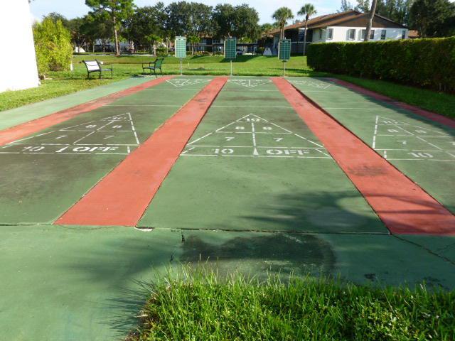 Twin Lakes shuffleboard courts